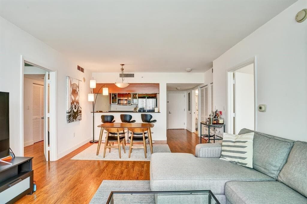 1800 N Bayshore Drive # 1610, Miami FL 33132 — 8