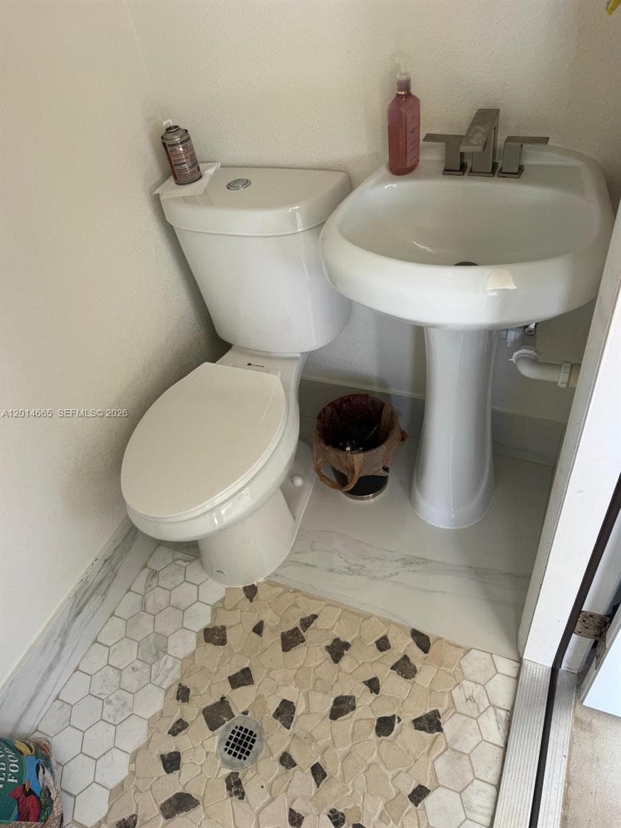 19500 SW 115th Ave, Miami FL 33157 — 60