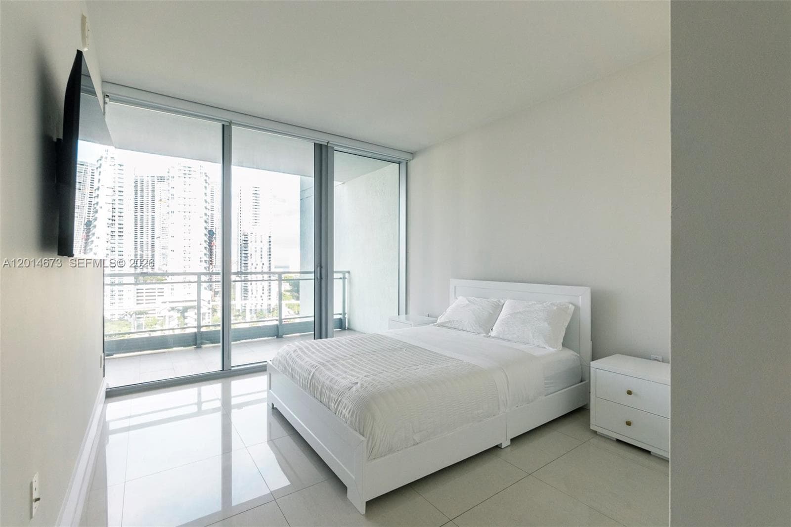 92 SW 3rd St # 1812, Miami FL 33130 — 5