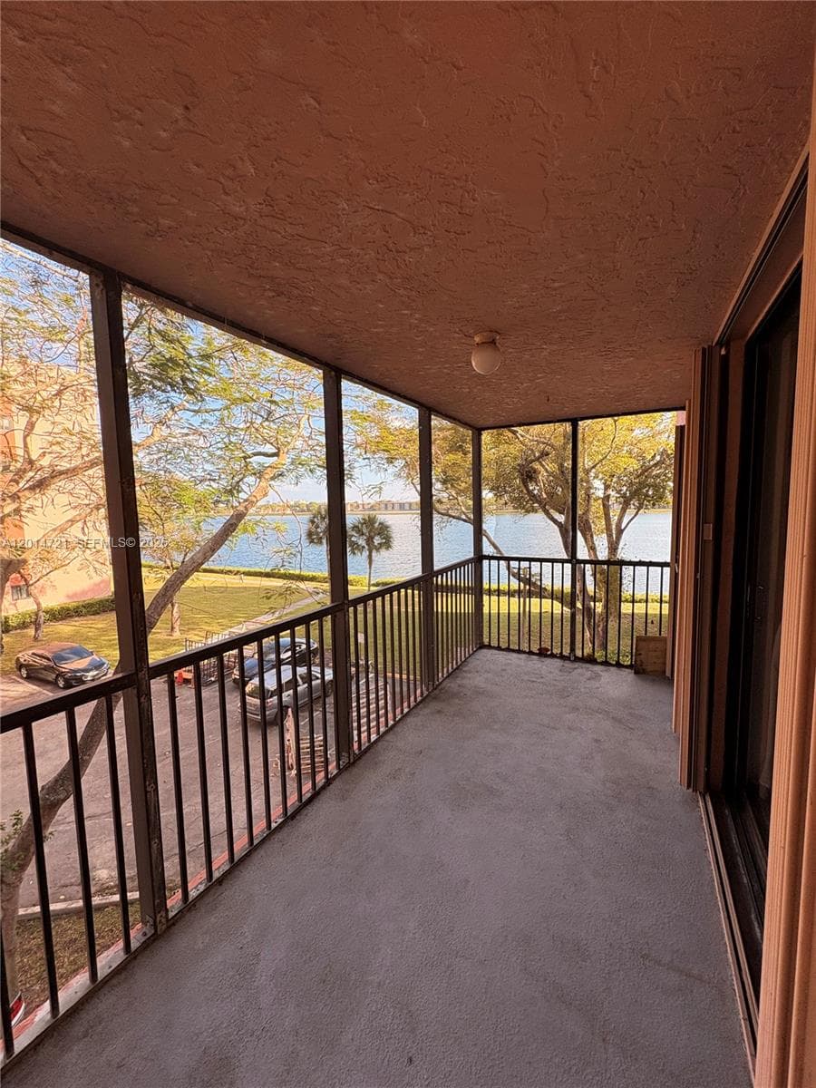 20860 San Simeon Way # 6, Miami FL 33179 — 6