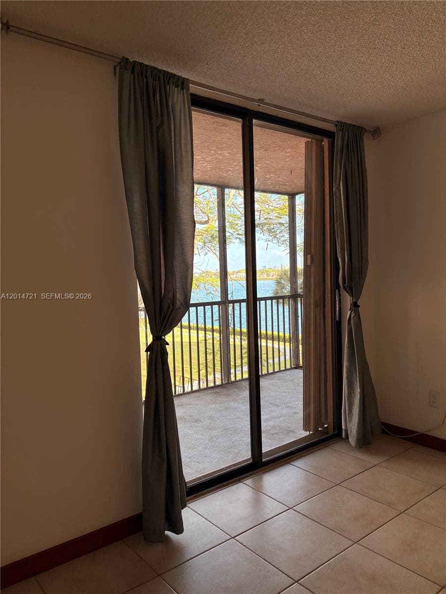 20860 San Simeon Way # 6, Miami FL 33179 — 4