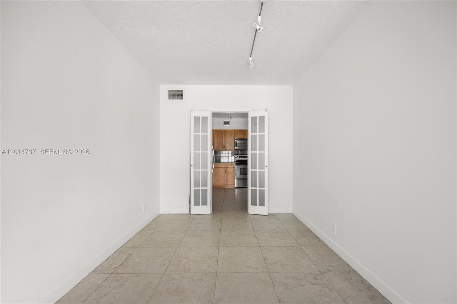 900 Bay Dr, Miami Beach FL 33141 — 23