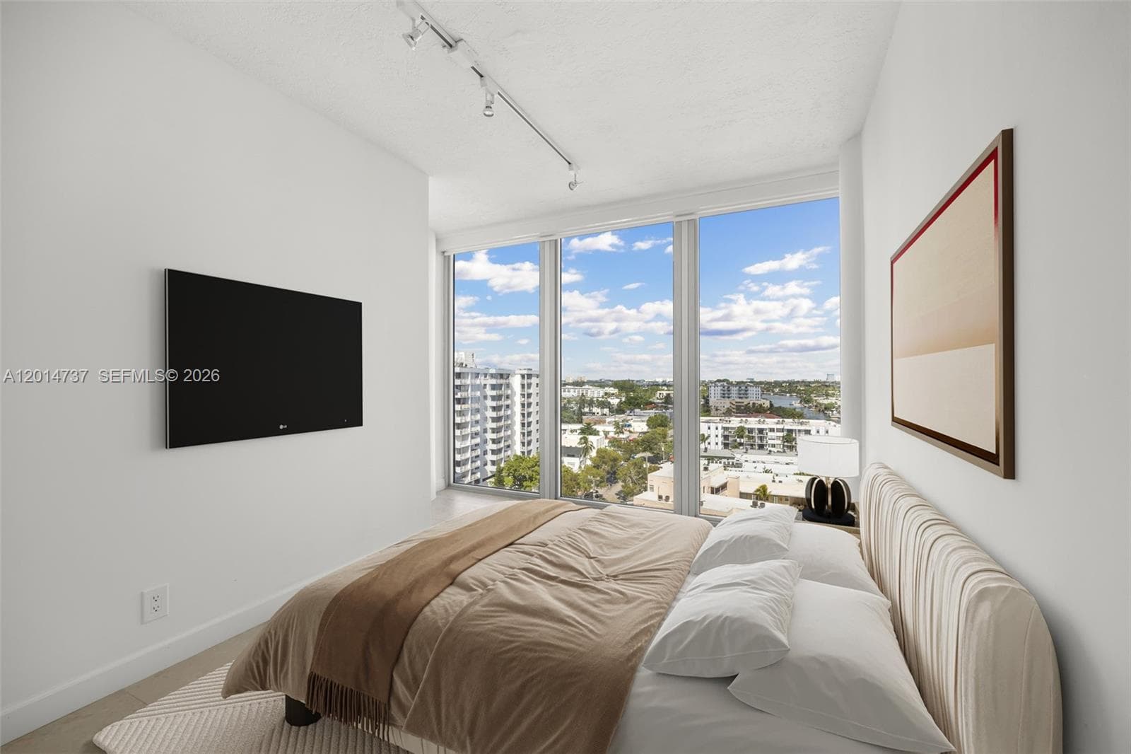 900 Bay Dr, Miami Beach FL 33141 — 12