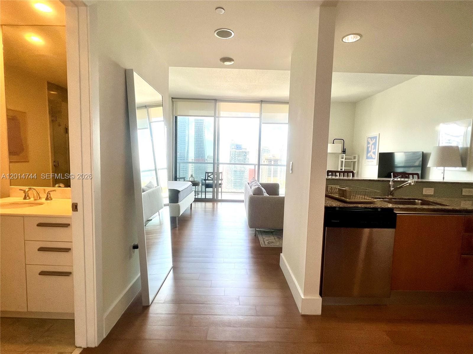 1060 Brickell Ave # 3709, Miami FL 33131 — 3