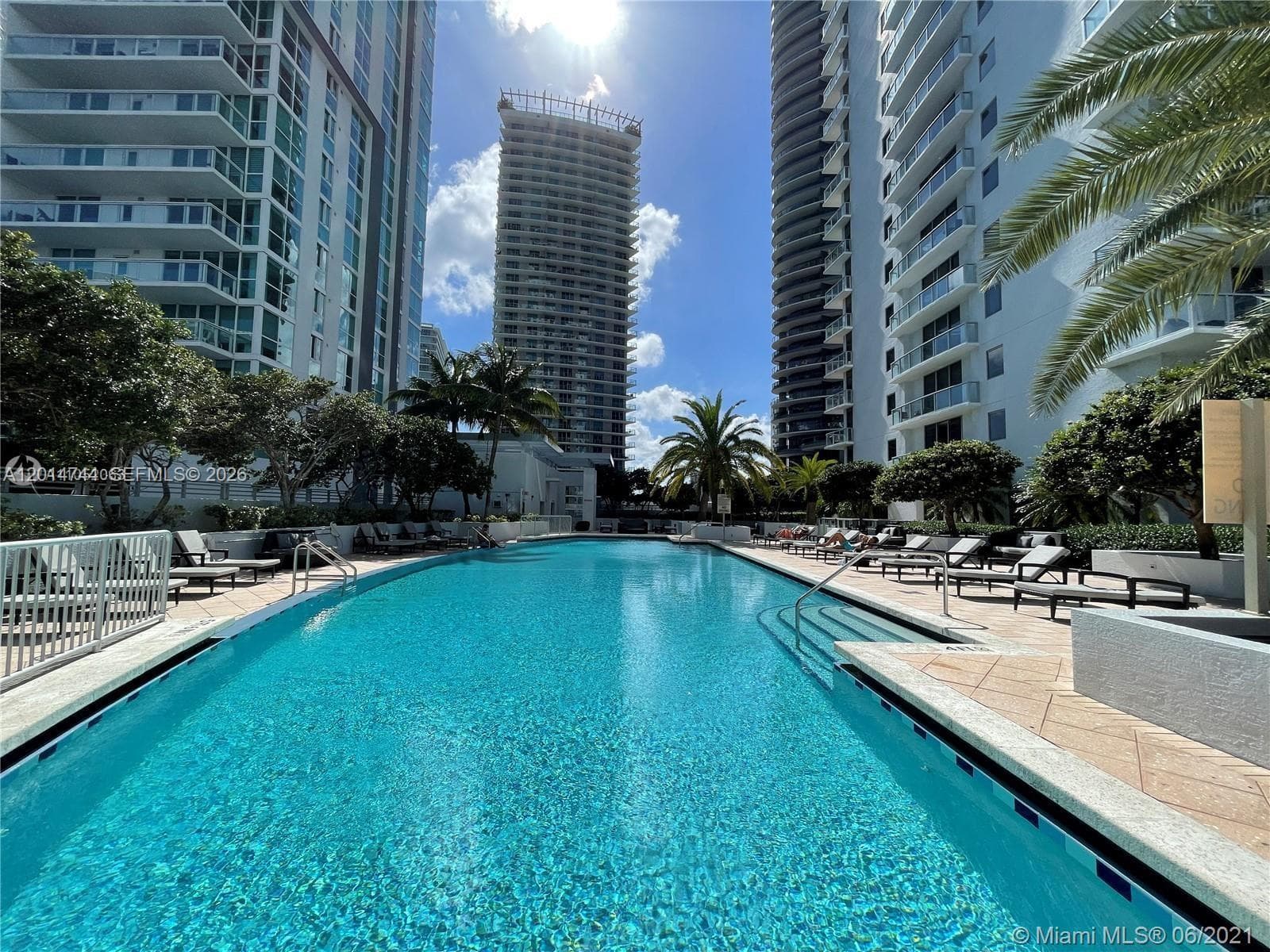 1060 Brickell Ave # 3709, Miami FL 33131 — 25