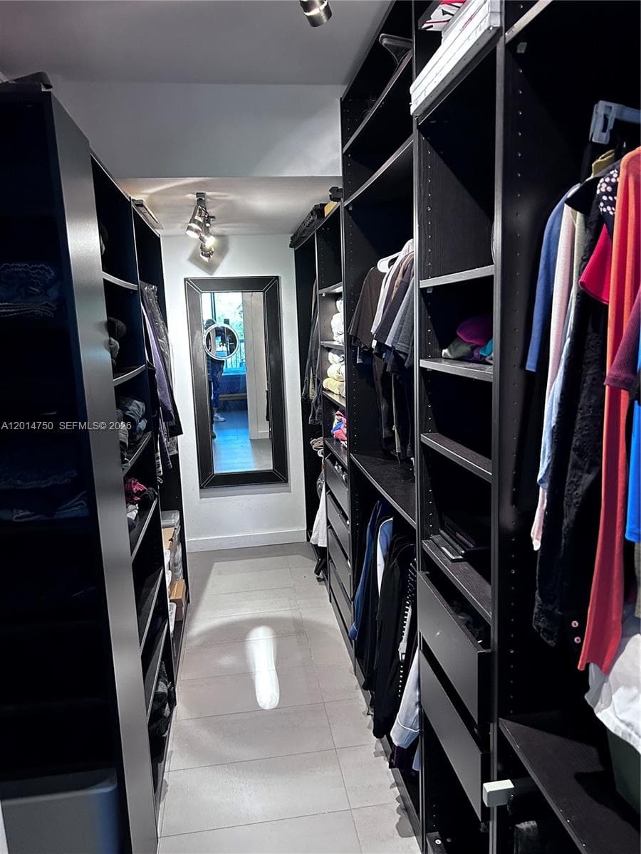 20365 W Country Club Dr, Aventura FL 33180 — 16
