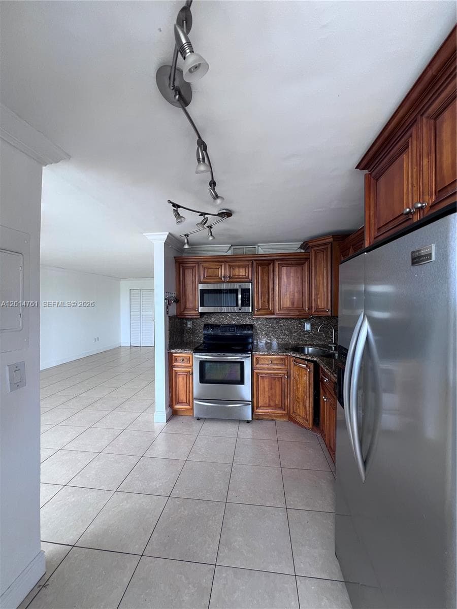 7300 Wayne Ave # 401, Miami Beach FL 33141 — 12