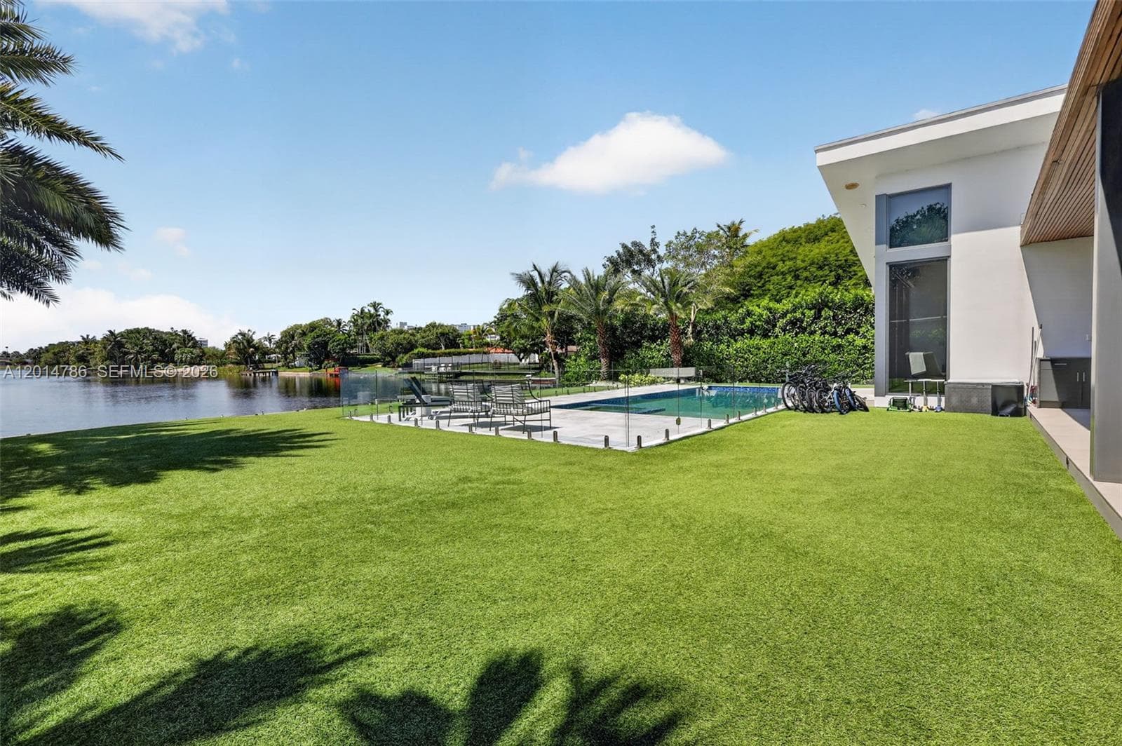 1830 NE 193rd St, Miami FL 33179 — 33