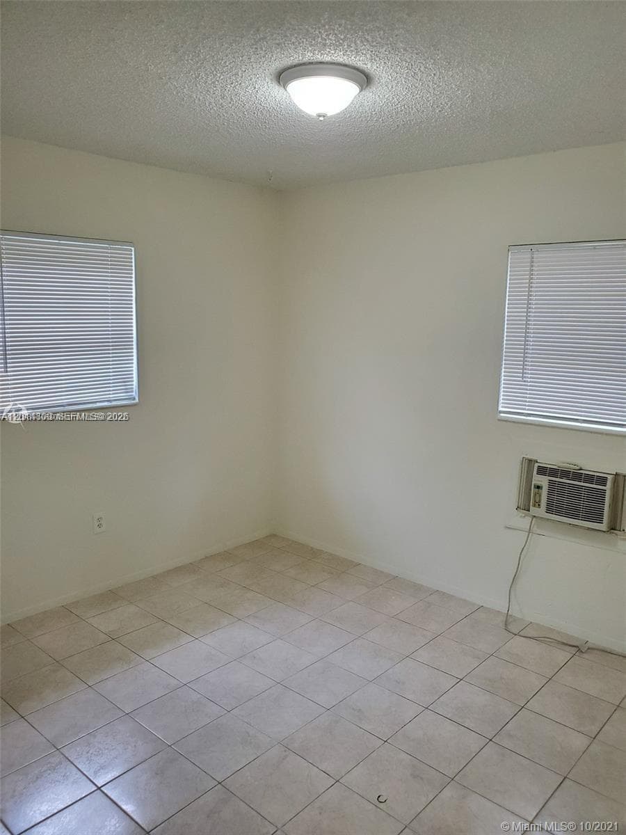 1630 NE 157th, North Miami Beach FL 33162 — 13