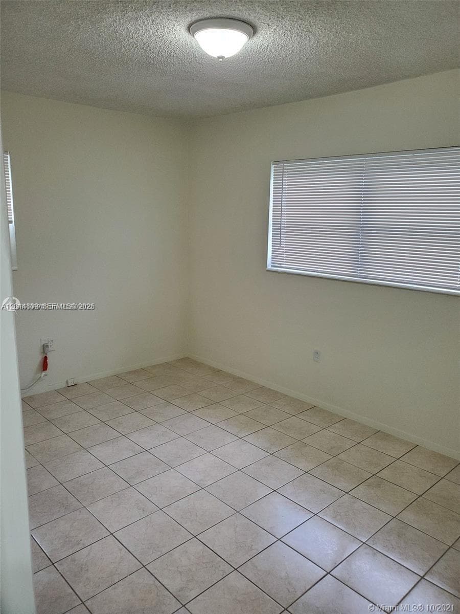 1630 NE 157th, North Miami Beach FL 33162 — 15