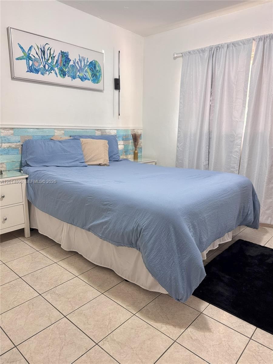 1630 NE 157th, North Miami Beach FL 33162 — 4
