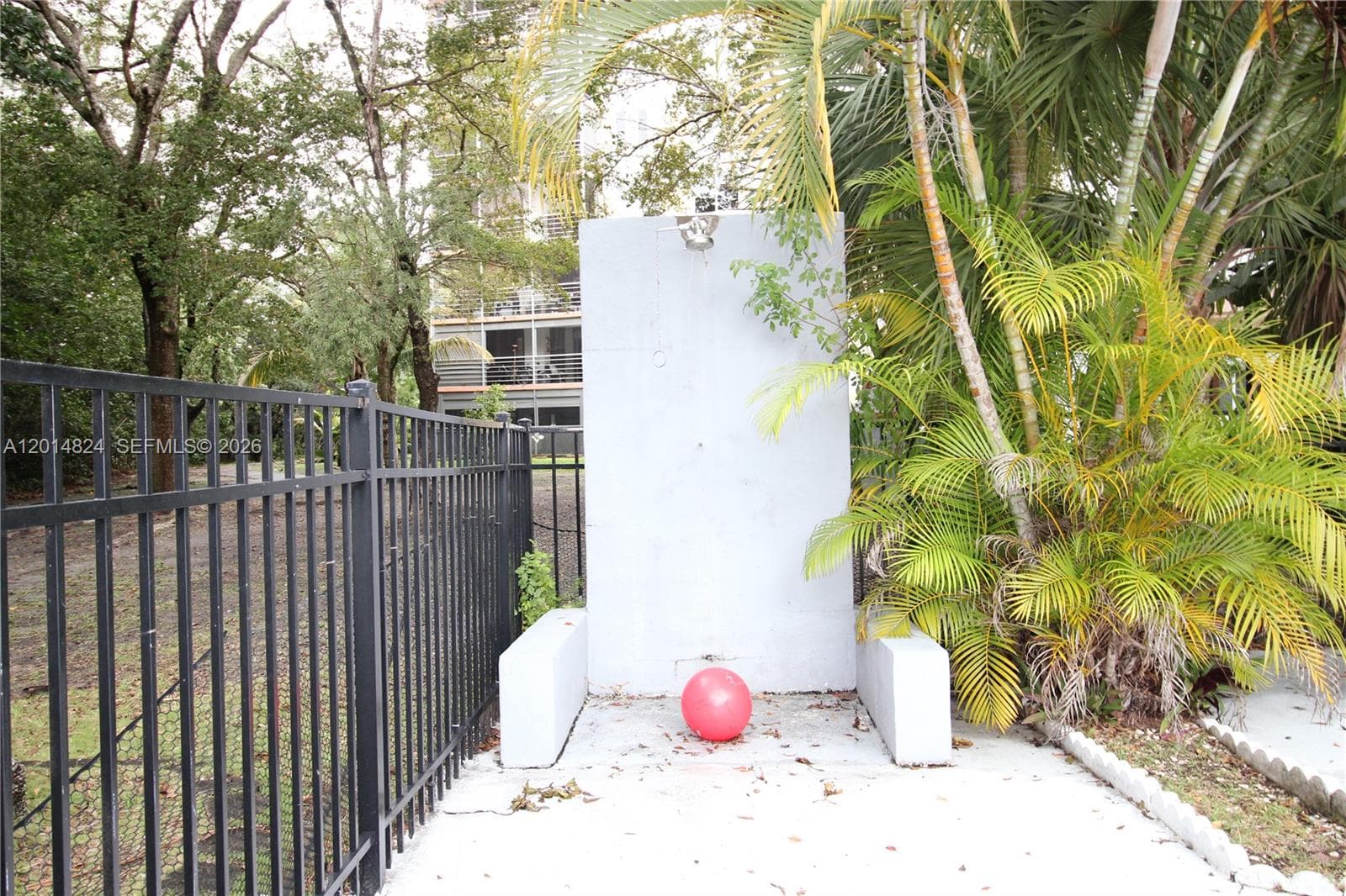 17890 W Dixie Hwy 519 Hwy # 519, North Miami Beach FL 33160 — 34