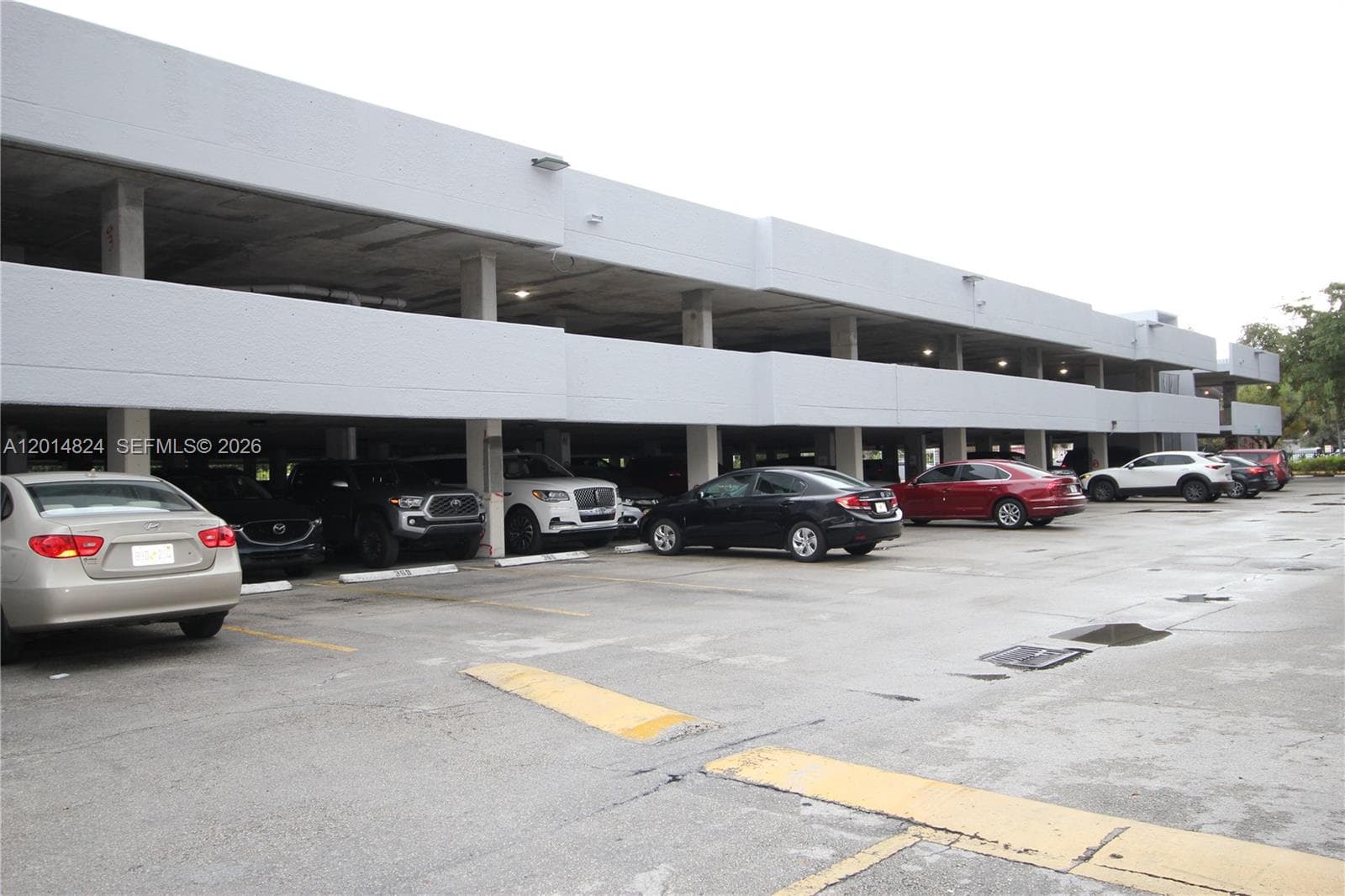 17890 W Dixie Hwy 519 Hwy # 519, North Miami Beach FL 33160 — 35