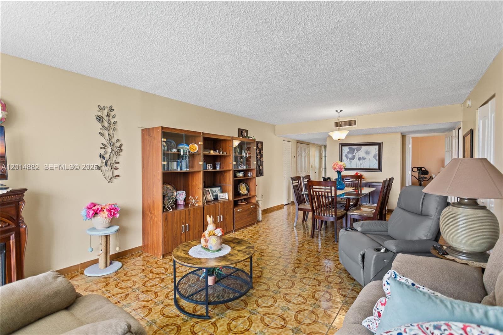 8530 Byron Ave # 302, Miami Beach FL 33141 — 9