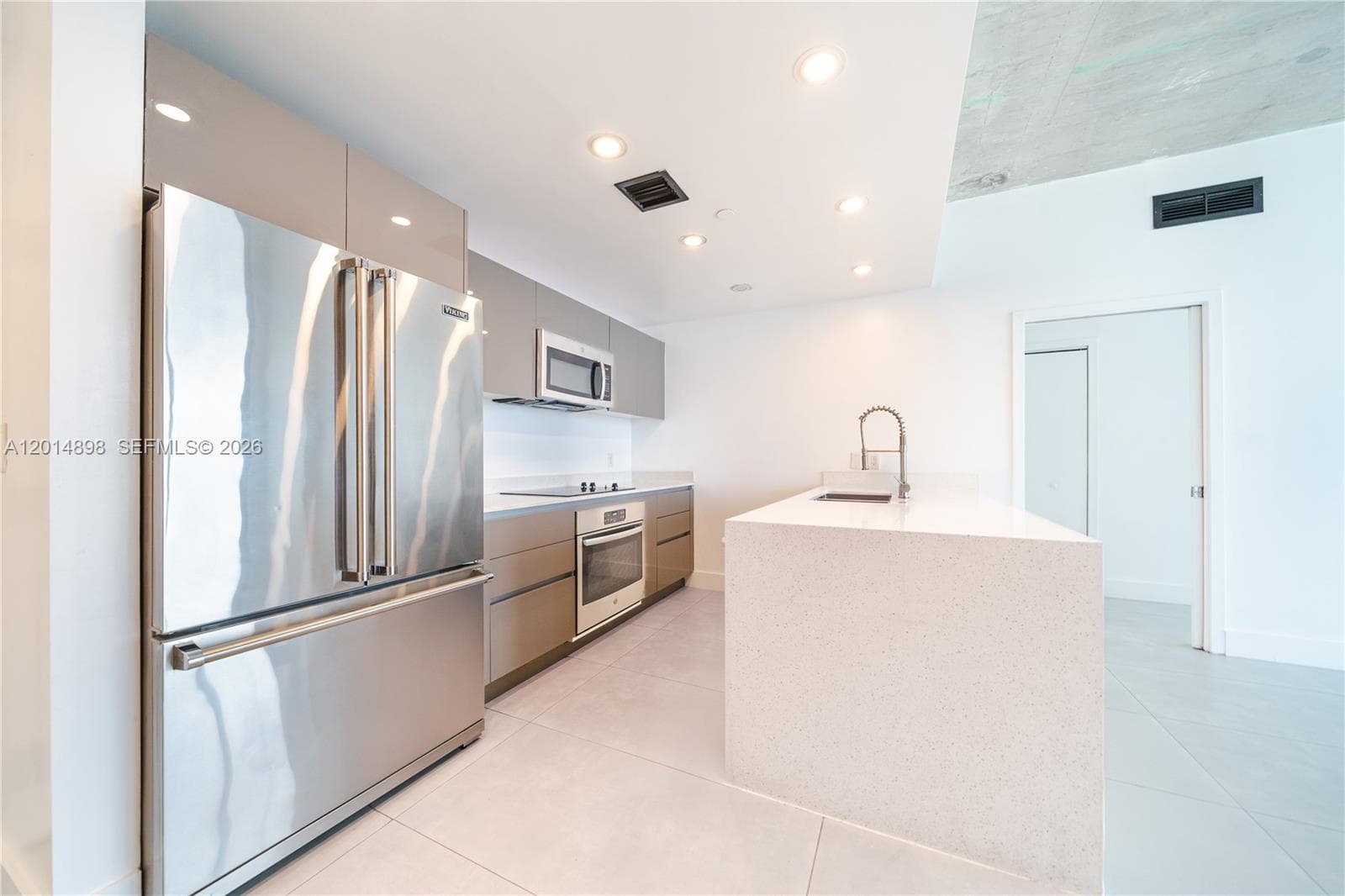13800 Highland Dr, North Miami Beach FL 33181 — 4