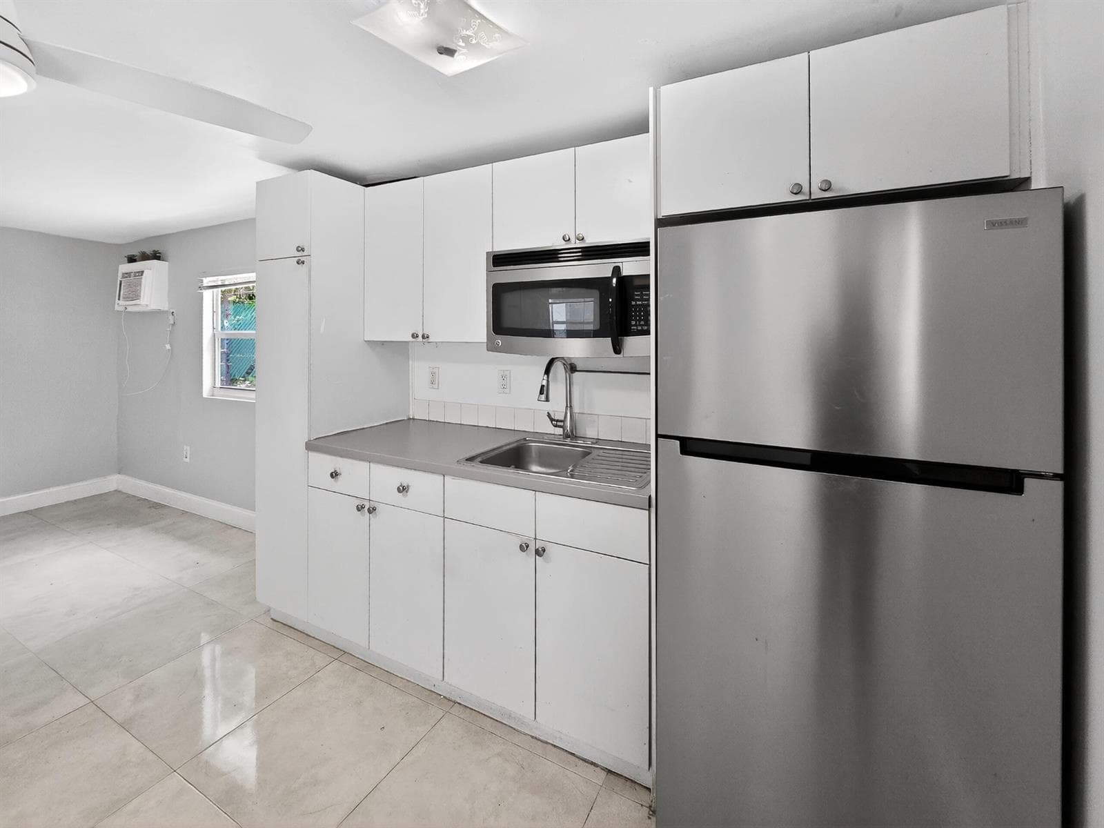 2438 NE 184th Street, North Miami Beach FL 33160 — 6