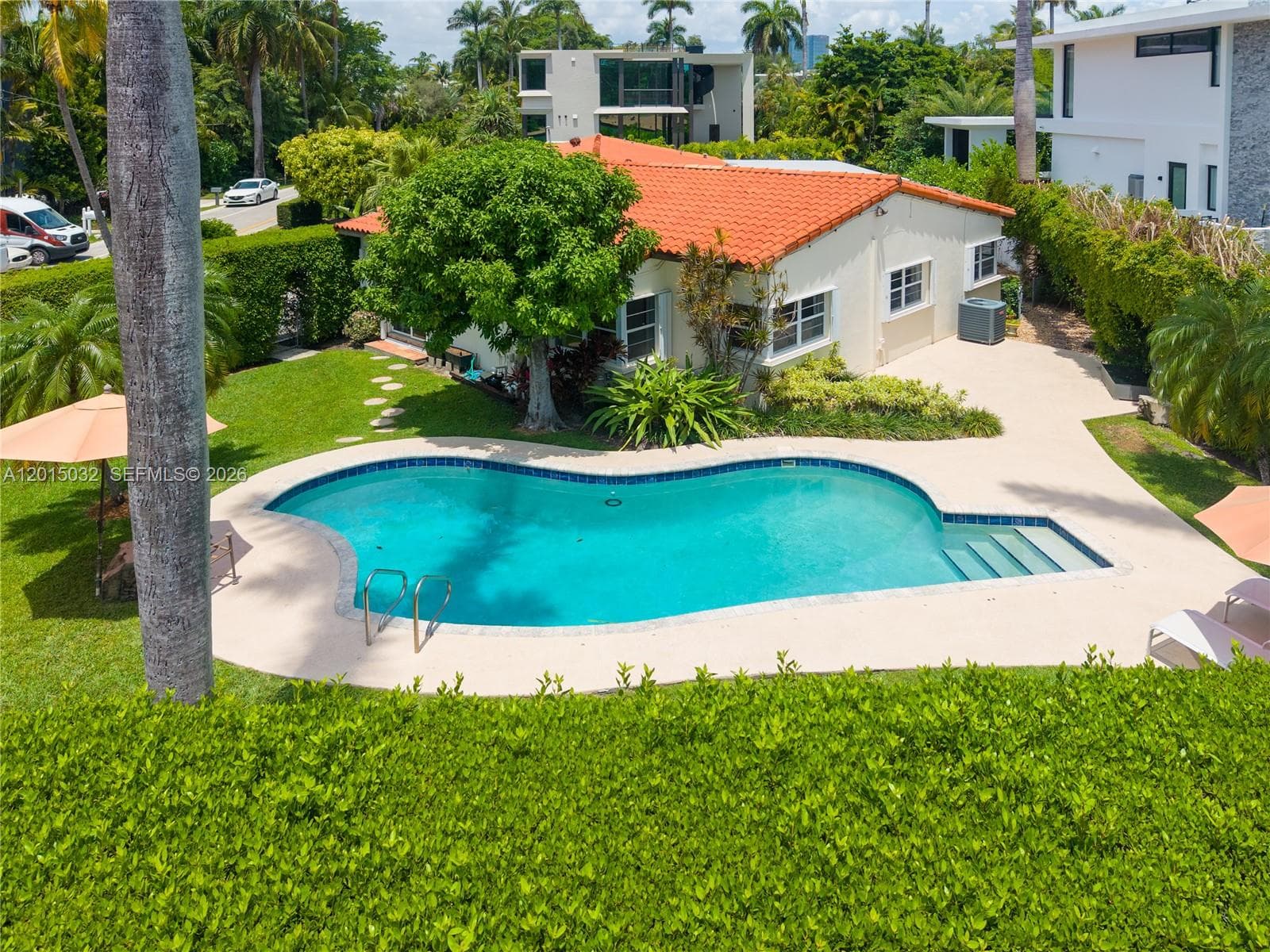 363 S Hibiscus Dr, Miami Beach FL 33139 — 32