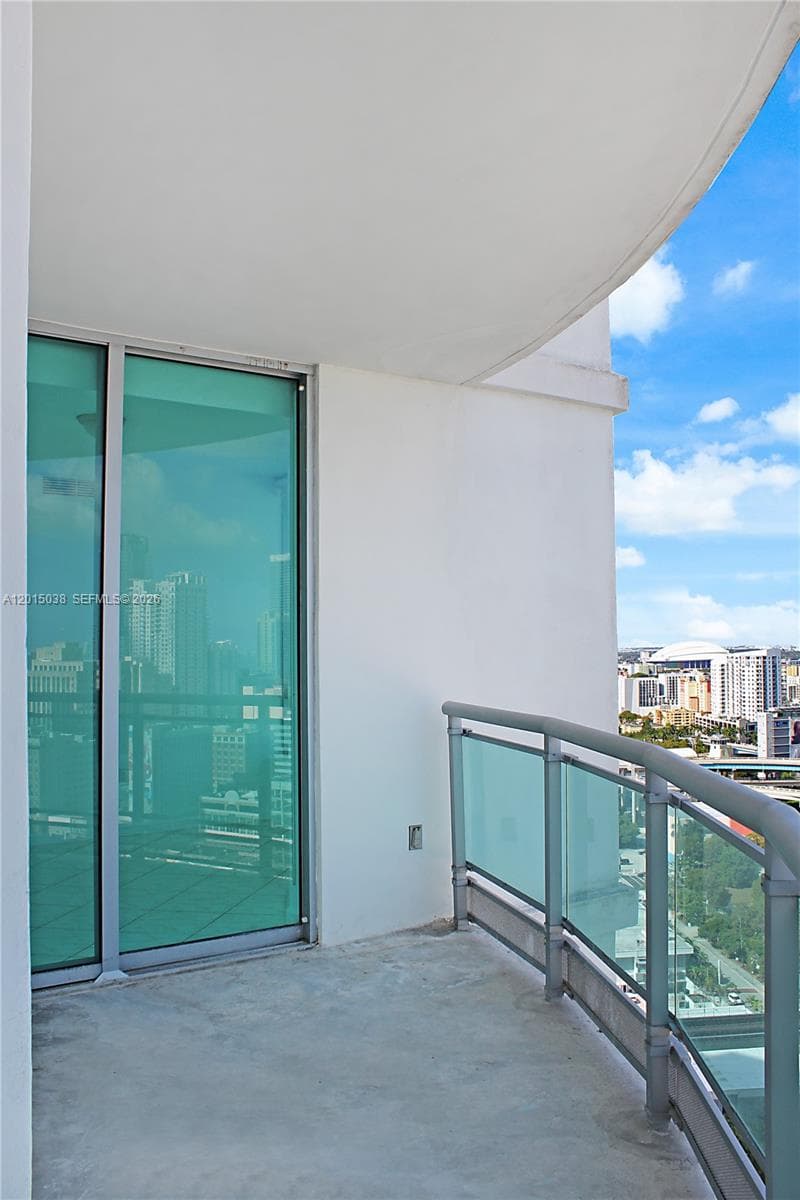 350 S Miami Ave # 2713, Miami FL 33130 — 38