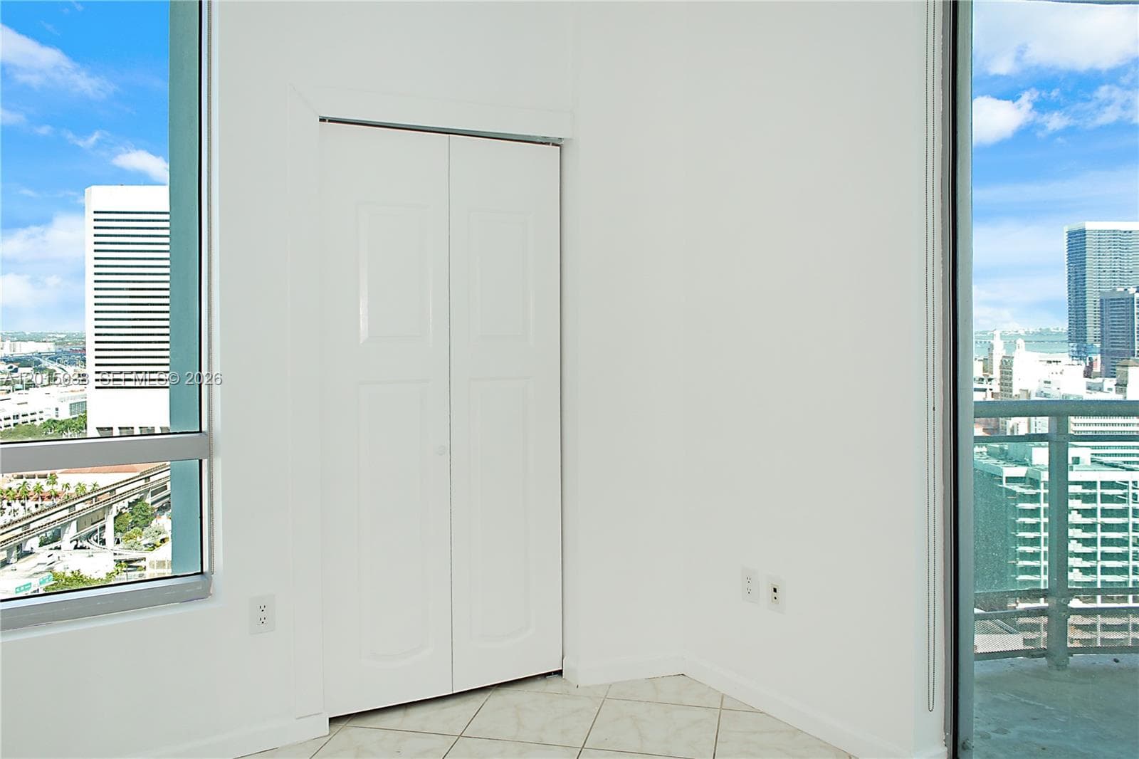 350 S Miami Ave # 2713, Miami FL 33130 — 33