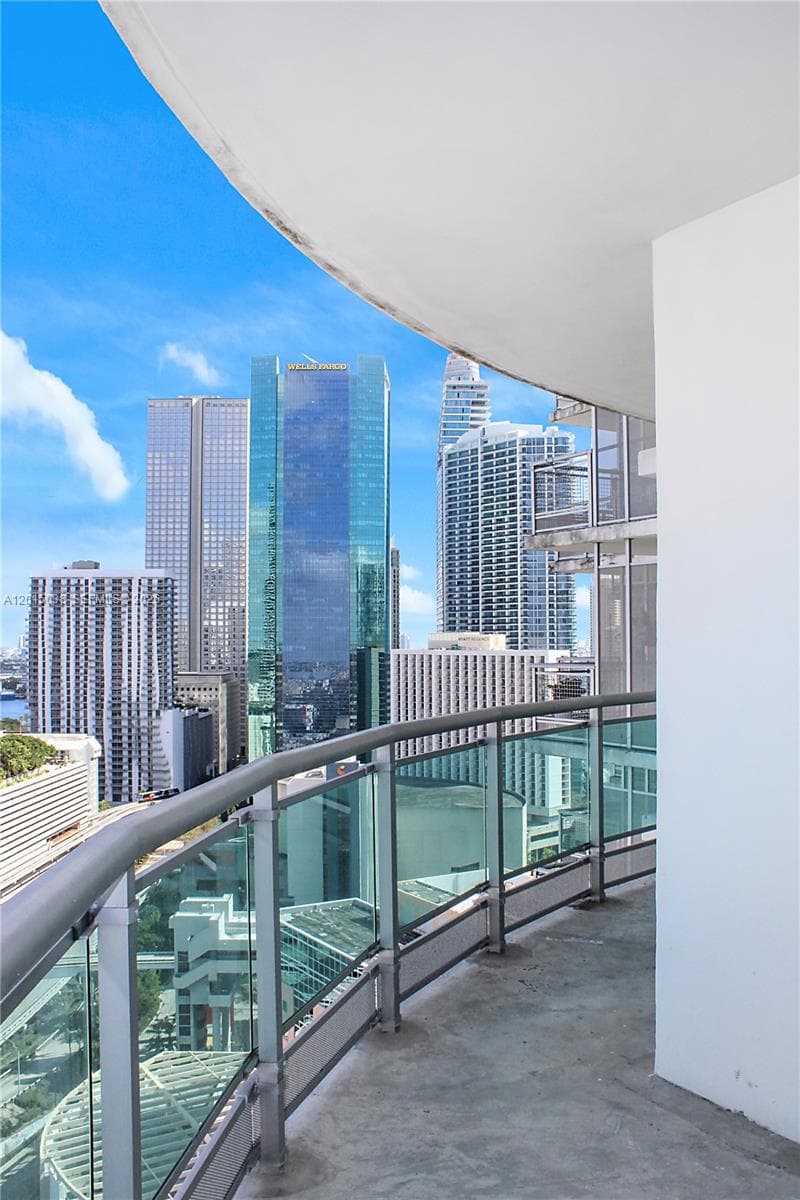350 S Miami Ave # 2713, Miami FL 33130 — 41