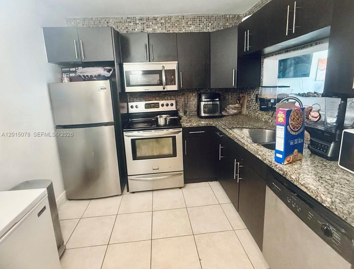 488 NW 165th St Rd # 512, Miami FL 33169 — 2