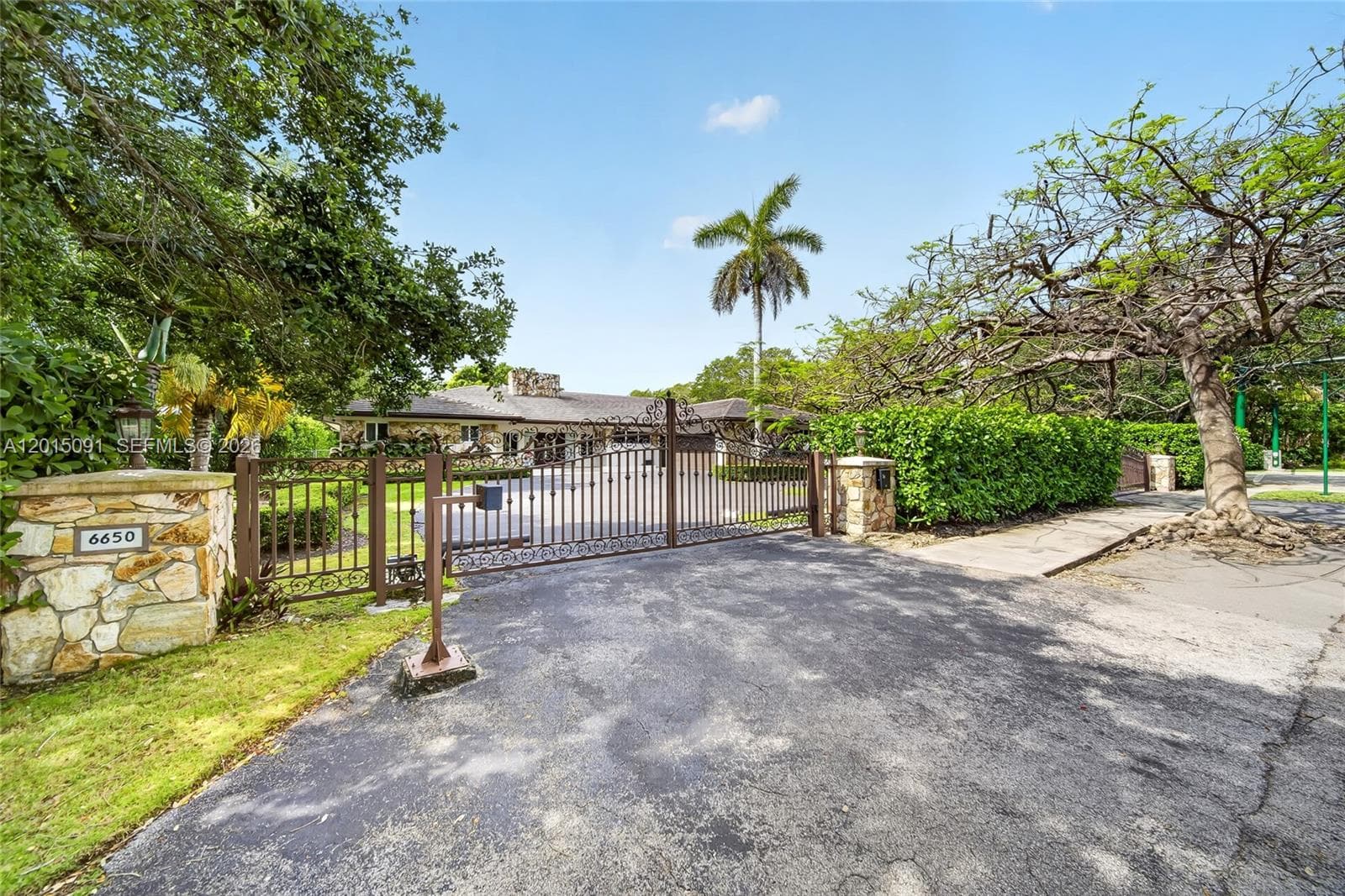 6650 SW 112th St, Pinecrest FL 33156 — 52