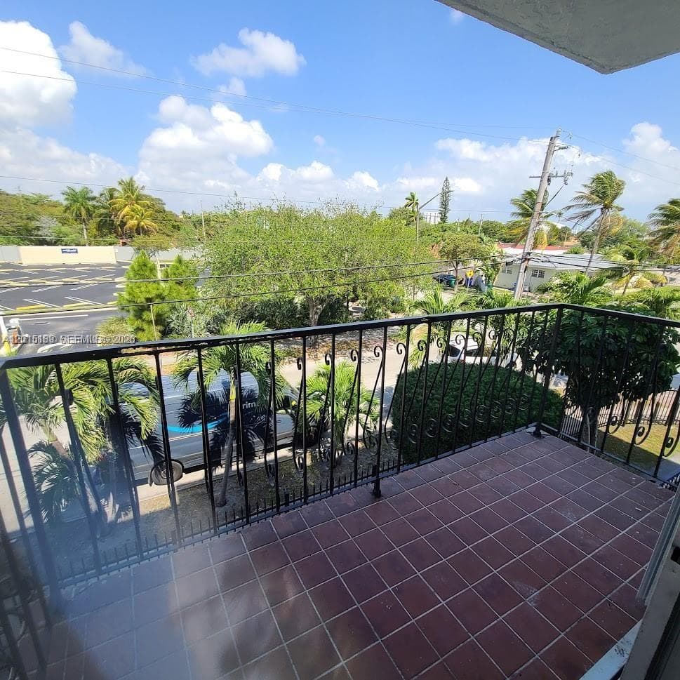 2500 SW 6th St # 303, Miami FL 33135 — 2