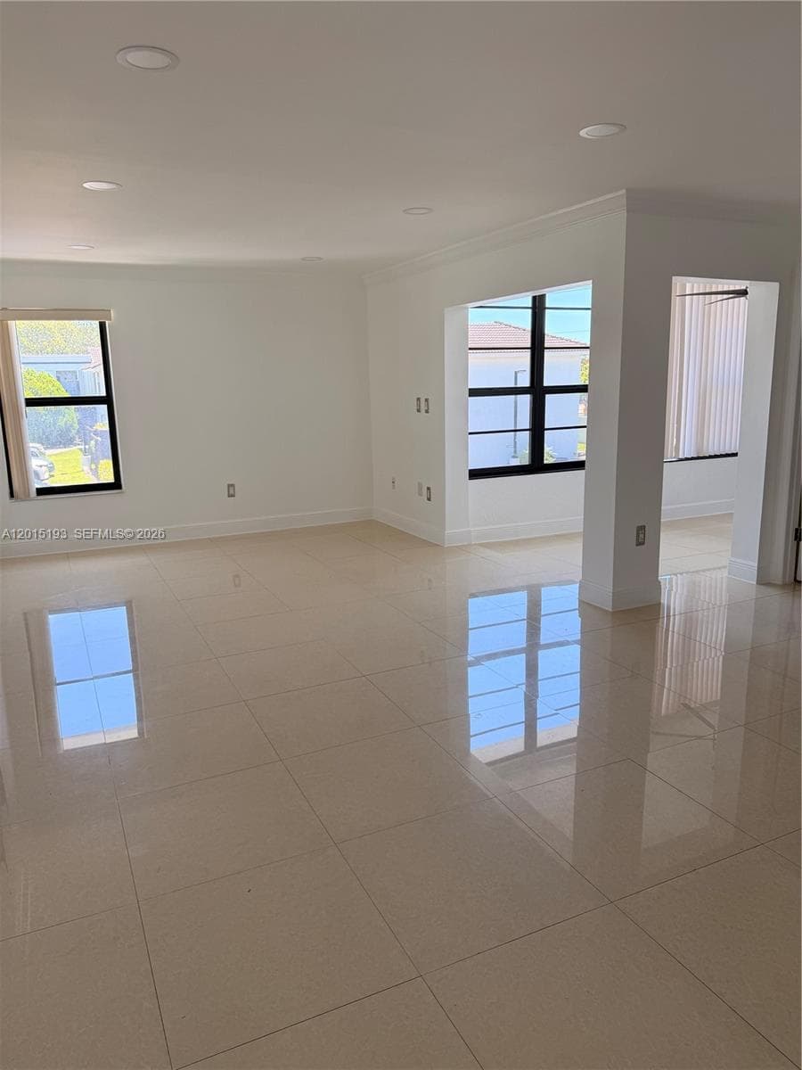 10805 NW 7th St # 22, Miami FL 33172 — 2
