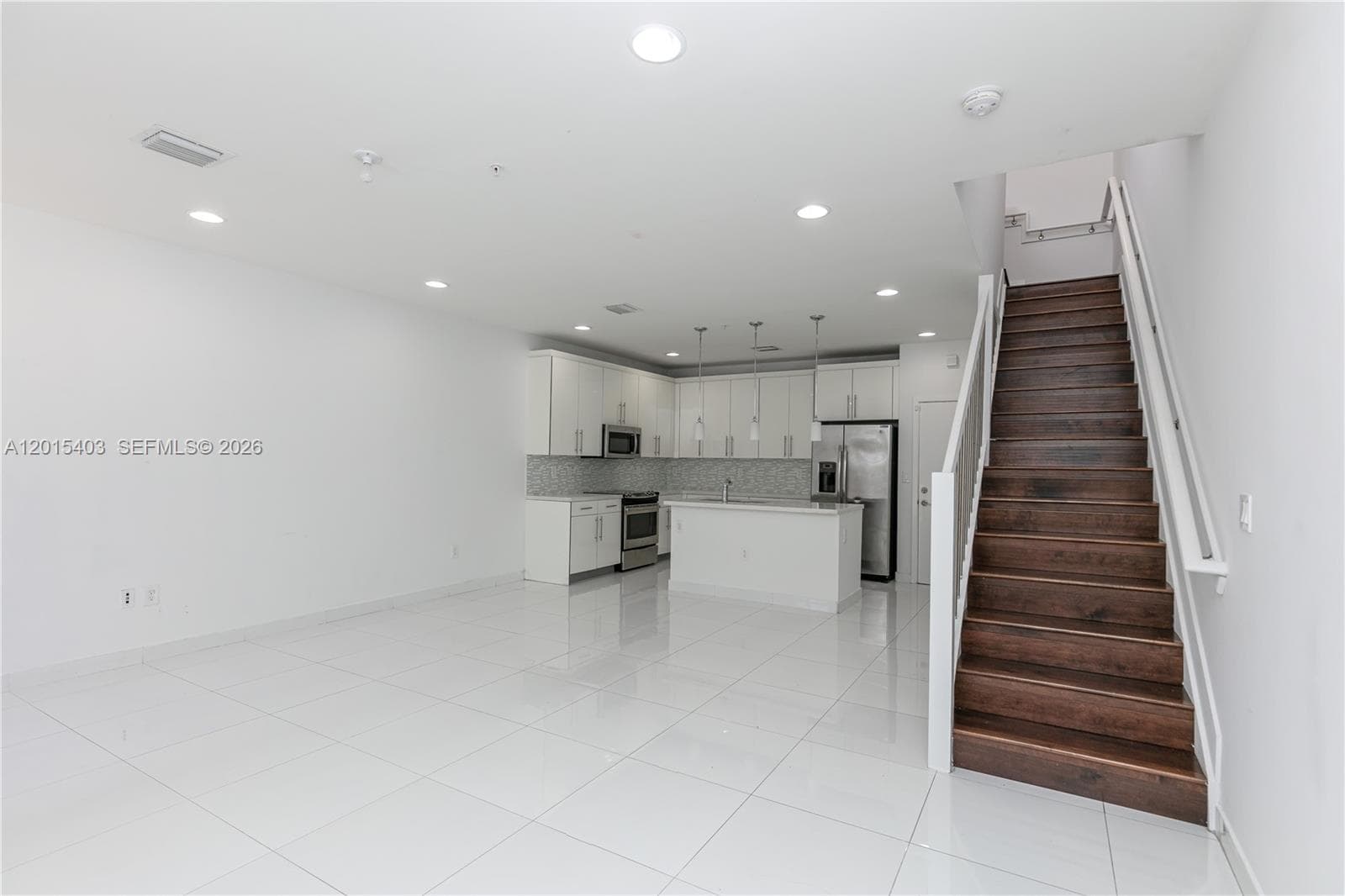2610 NE 213th St # 103, Miami FL 33180 — 3