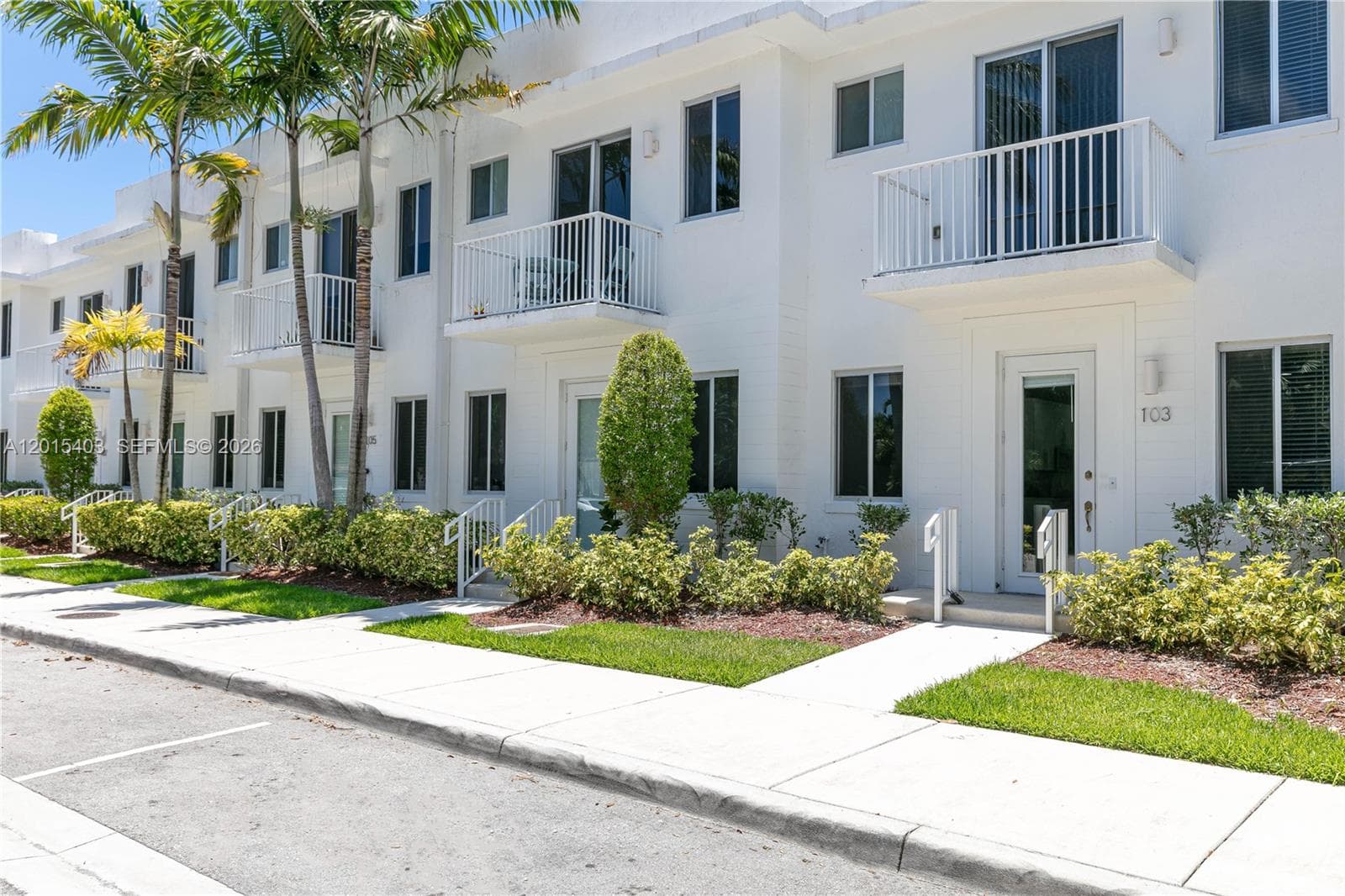 2610 NE 213th St # 103, Miami FL 33180 — 36
