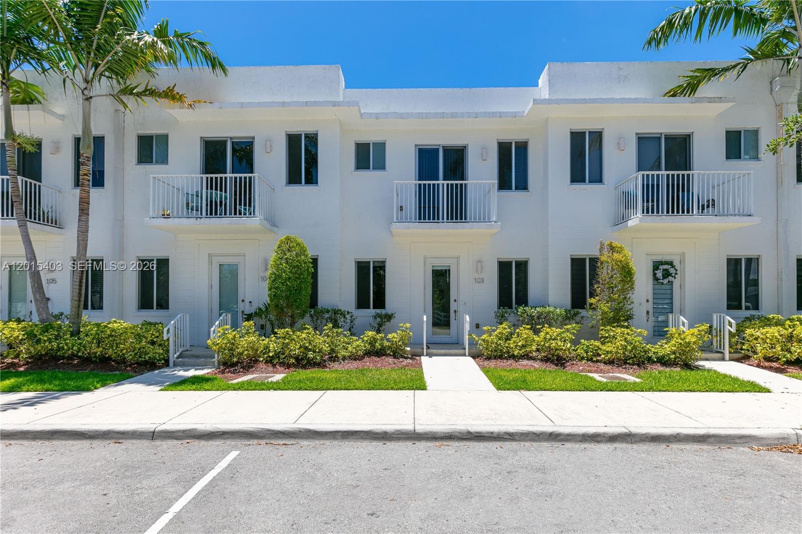 2610 NE 213th St # 103, Miami FL 33180 — 37