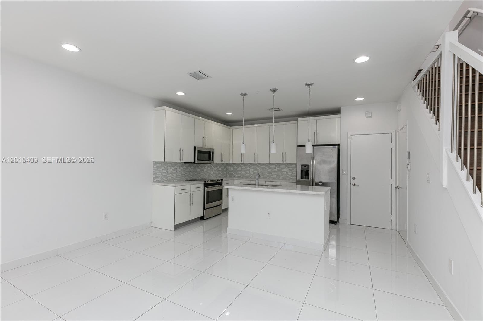 2610 NE 213th St # 103, Miami FL 33180 — 4