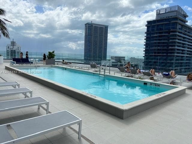 45 SW 9th St # 1007, Miami FL 33130 — 27