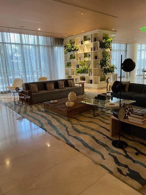 45 SW 9th St # 1007, Miami FL 33130 — 57