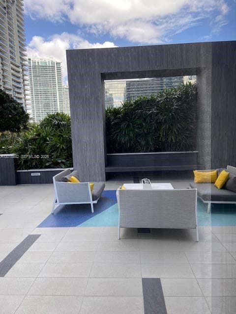 45 SW 9th St # 1007, Miami FL 33130 — 32