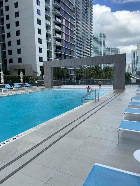 45 SW 9th St # 1007, Miami FL 33130 — 28