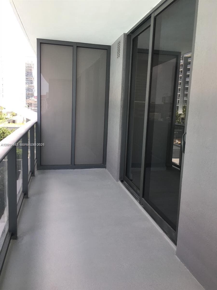 45 SW 9th St # 1007, Miami FL 33130 — 9