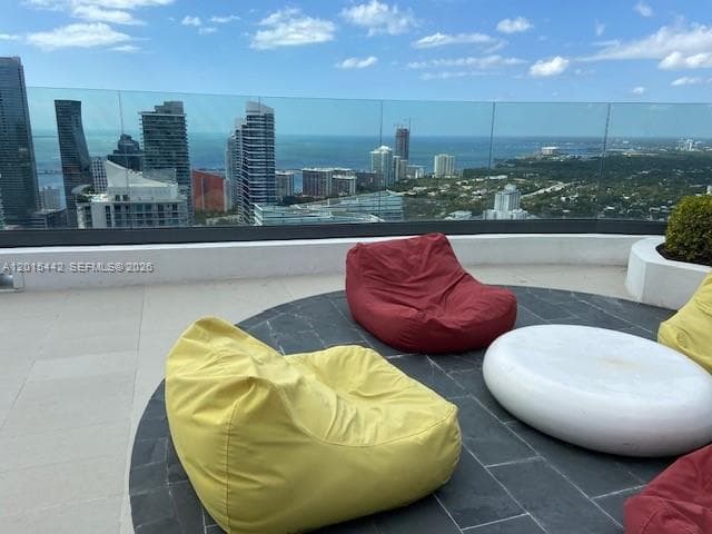 45 SW 9th St # 1007, Miami FL 33130 — 33