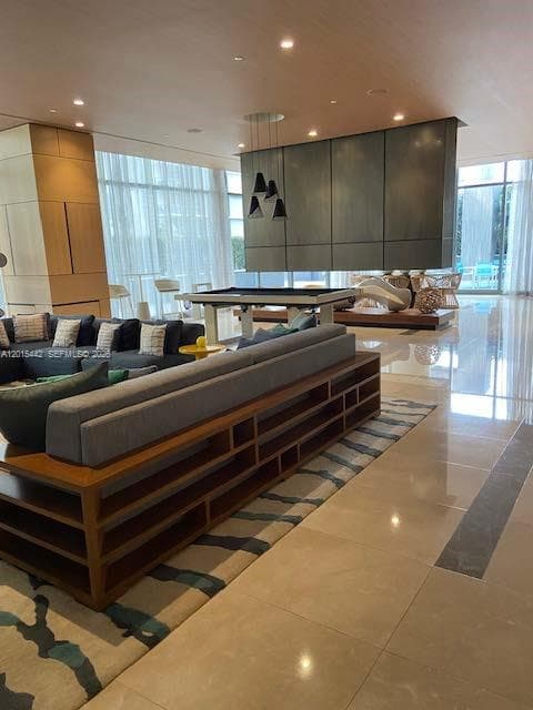 45 SW 9th St # 1007, Miami FL 33130 — 40