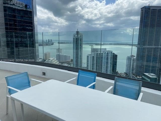 45 SW 9th St # 1007, Miami FL 33130 — 35