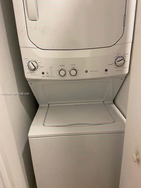 45 SW 9th St # 1007, Miami FL 33130 — 25