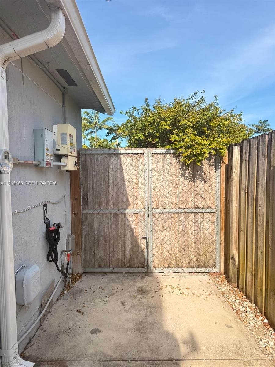 15046 SW 148th Pl, Miami FL 33196 — 33