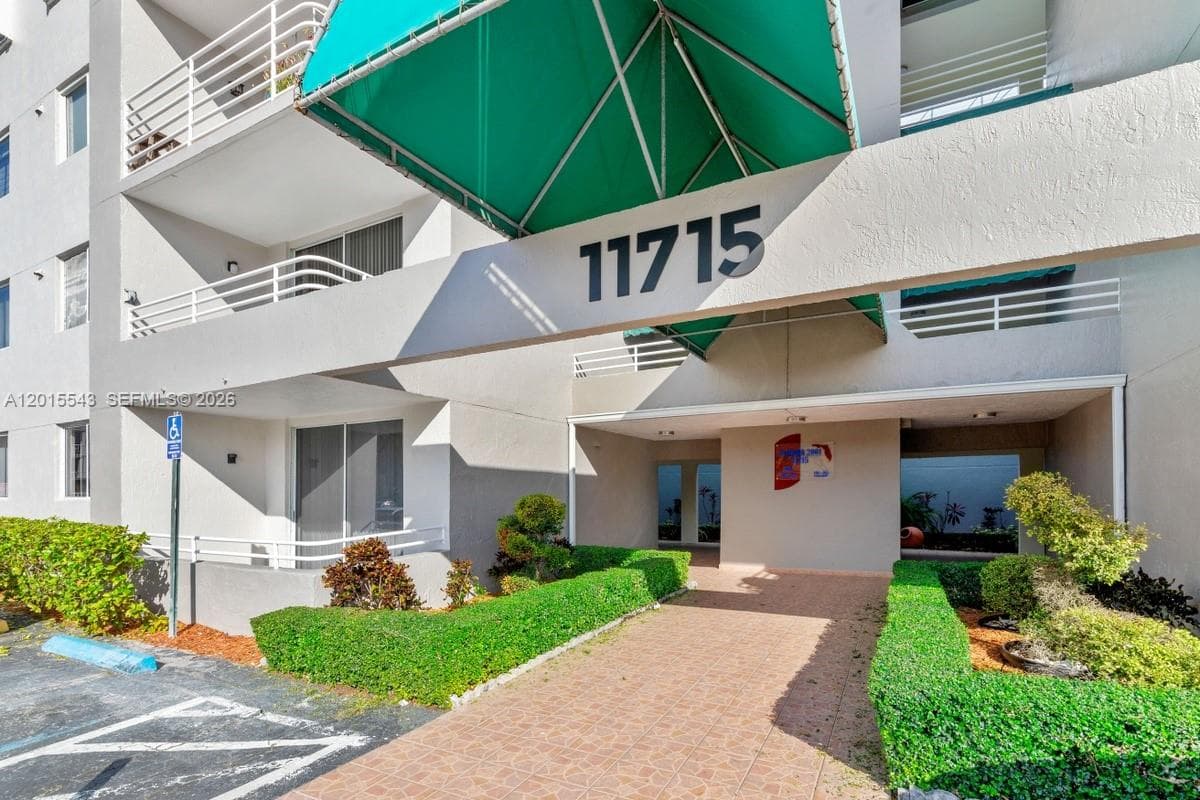 11715 SW 18th St # 410, Miami FL 33175 — 1