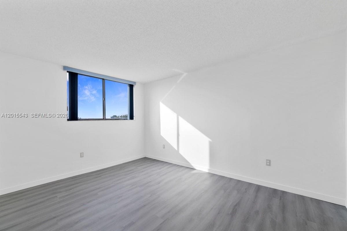 11715 SW 18th St # 410, Miami FL 33175 — 10
