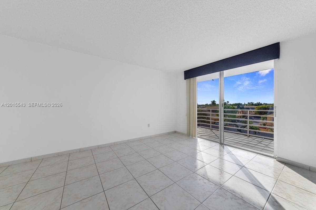 11715 SW 18th St # 410, Miami FL 33175 — 4