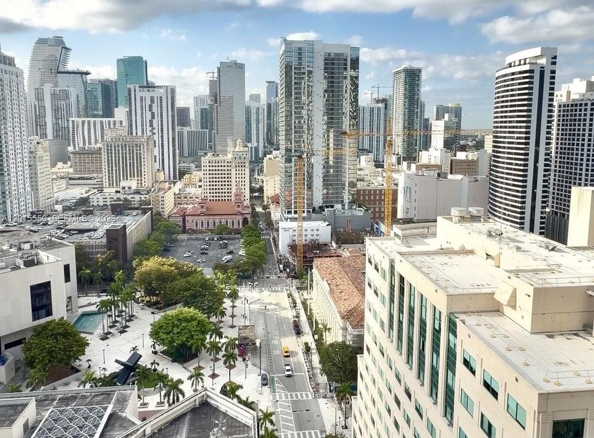 121 NE 5th St # 2705, Miami FL 33132 — 4