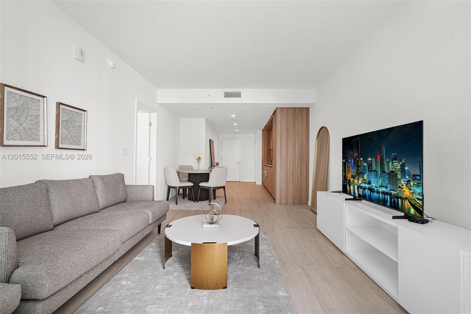 77 SE 5th st # 1511, Miami FL 33131 — 13