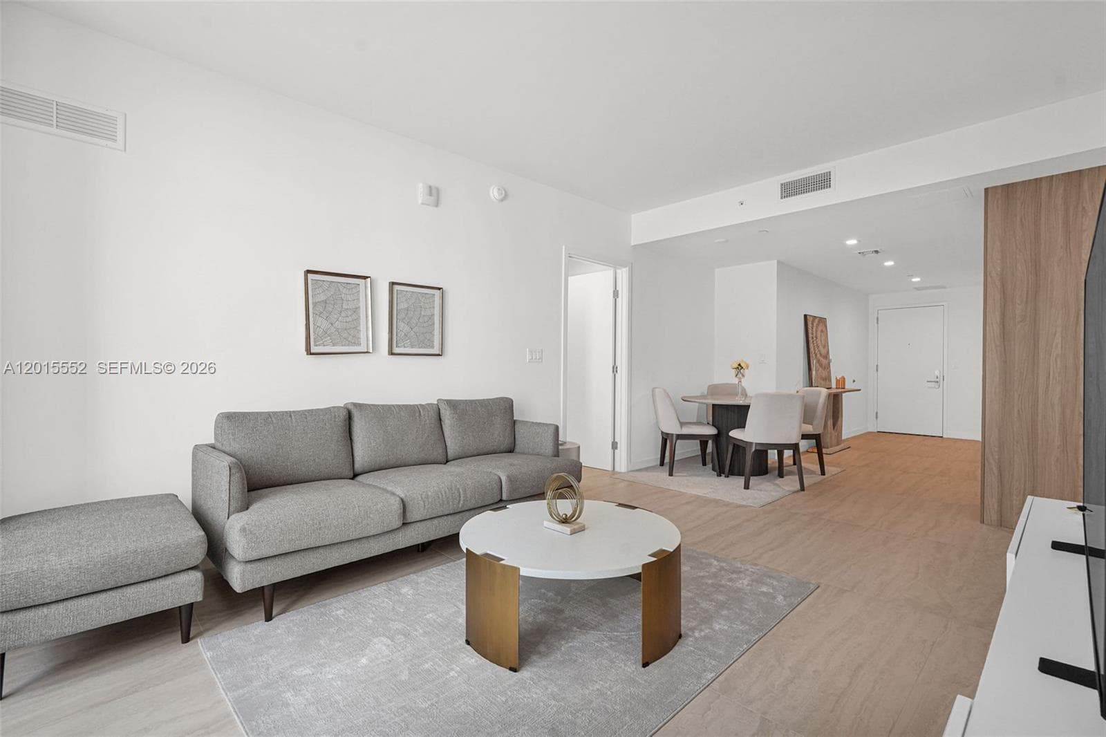 77 SE 5th st # 1511, Miami FL 33131 — 11