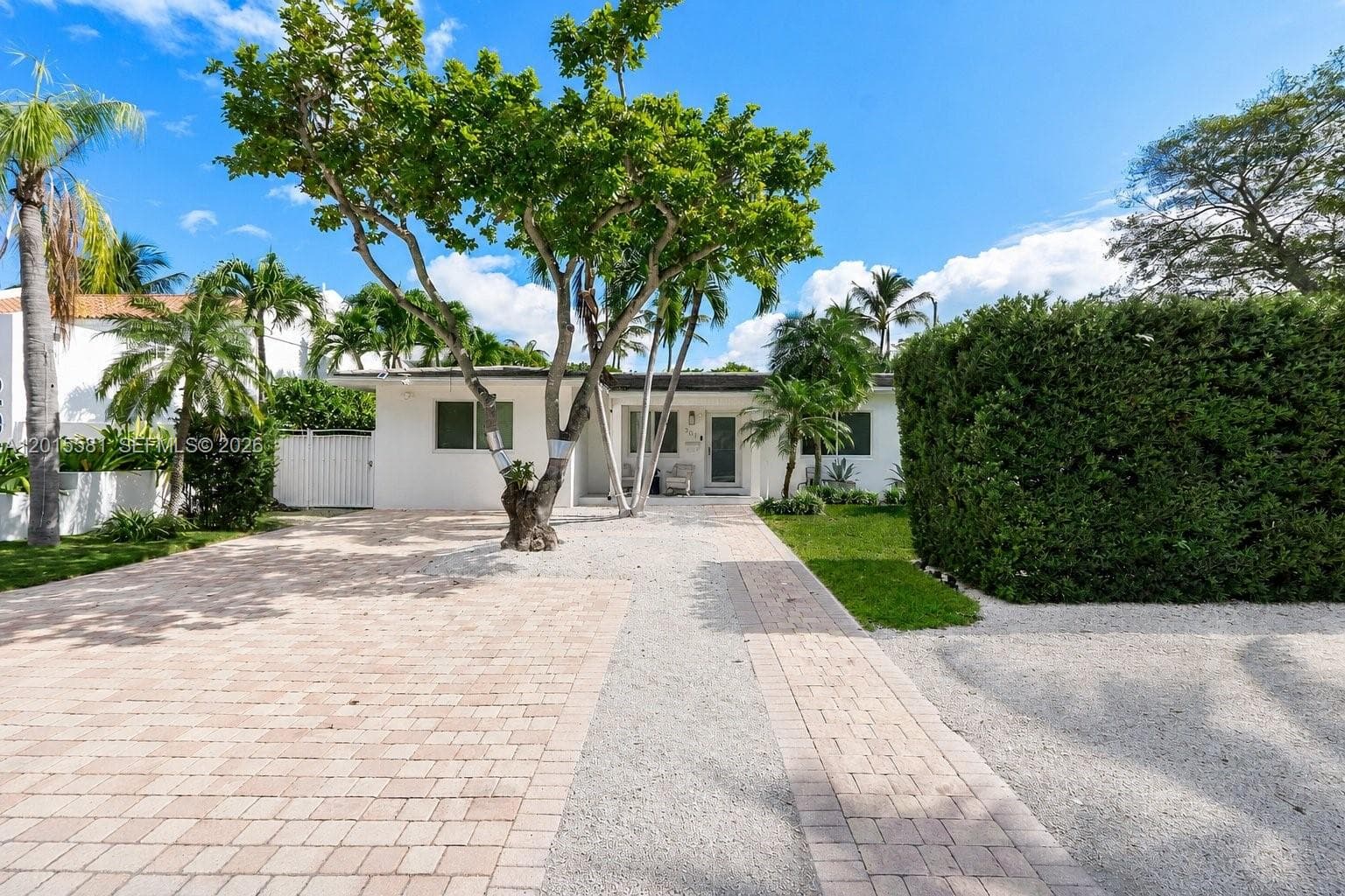 301 Hampton Ln, Key Biscayne FL 33149 — 1