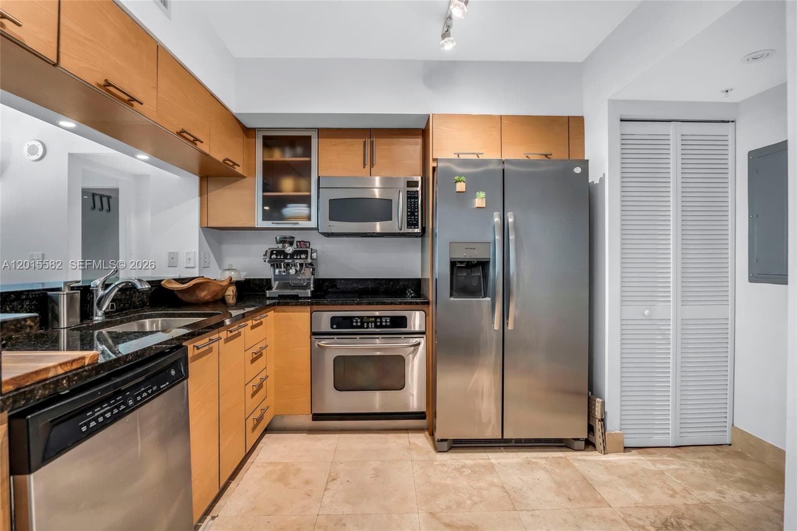 31 SE 5th St # 3010, Miami FL 33131 — 12